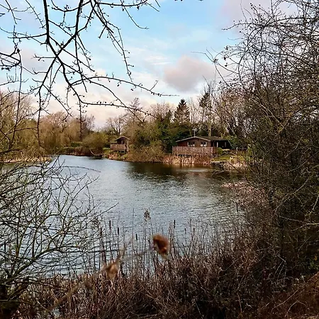 Chalet 'little Grebe' - Secluded Rustic - Fishermans Delight. York
