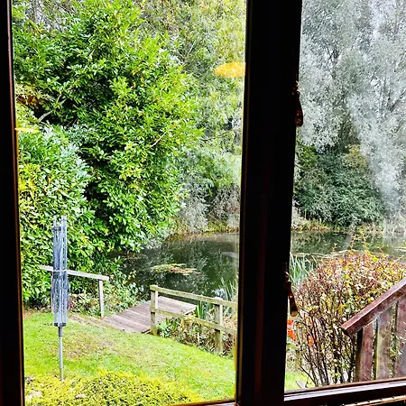 Chalet 'little Grebe' - Secluded Rustic - Fishermans Delight.