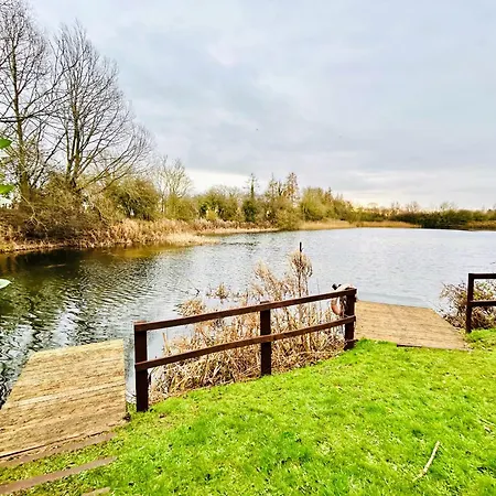Chalet 'little Grebe' - Secluded Rustic - Fishermans Delight. *