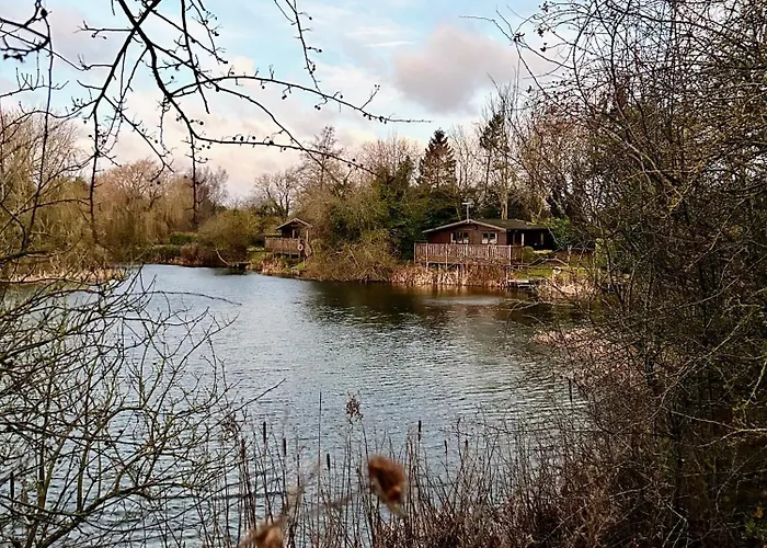 Chalet 'little Grebe' - Secluded Rustic - Fishermans Delight. York