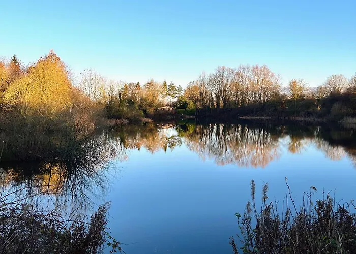 'little Grebe' - Secluded Rustic - Fishermans Delight.