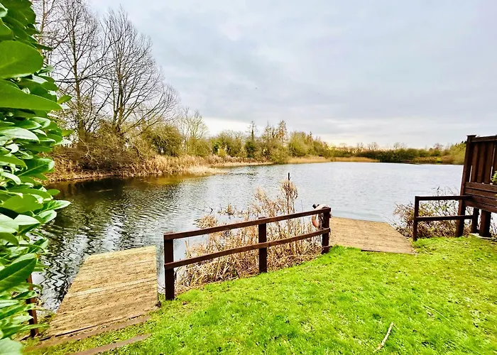 Chalet 'little Grebe' - Secluded Rustic - Fishermans Delight. *