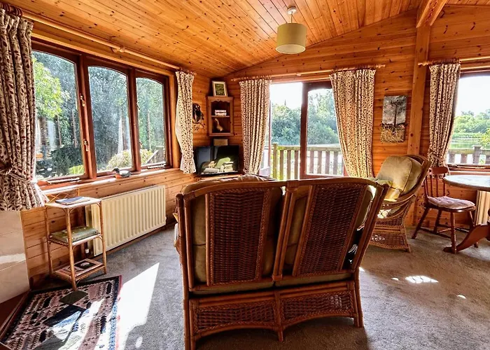 Chalet 'little Grebe' - Secluded Rustic - Fishermans Delight.