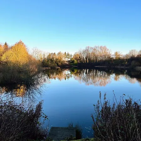 'little Grebe' - Secluded Rustic - Fishermans Delight.