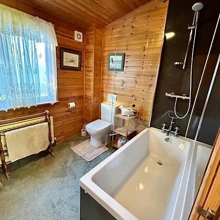 'little Grebe' - Secluded Rustic - Fishermans Delight. Chalet