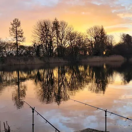 'little Grebe' - Secluded Rustic - Fishermans Delight. * York