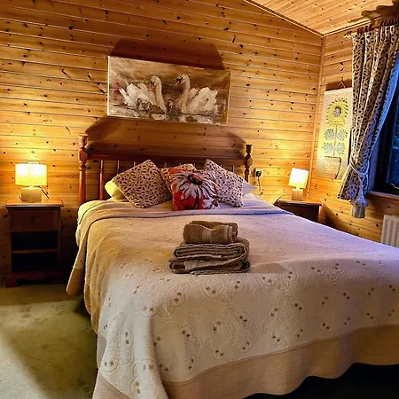 'little Grebe' - Secluded Rustic - Fishermans Delight.