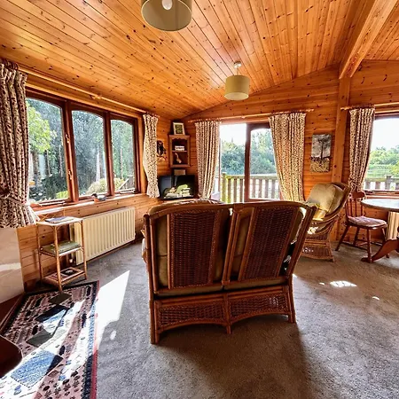 Chalet 'little Grebe' - Secluded Rustic - Fishermans Delight.