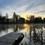 Chalet 'little Grebe' - Secluded Rustic - Fishermans Delight. York