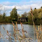 'little Grebe' - Secluded Rustic - Fishermans Delight. *