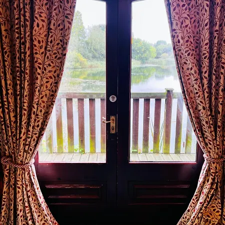 'little Grebe' - Secluded Rustic - Fishermans Delight. Alpstuga