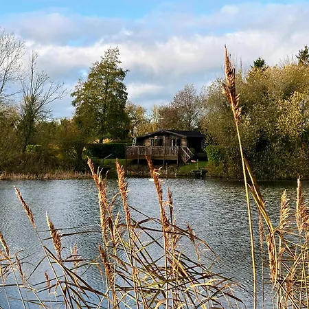 'little Grebe' - Secluded Rustic - Fishermans Delight. *